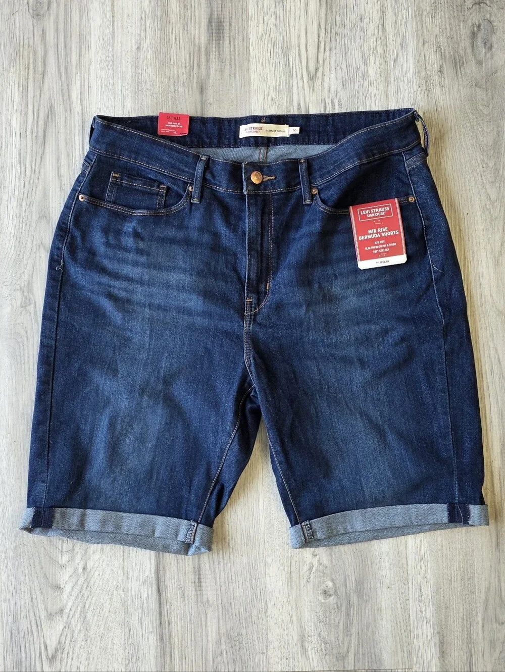 Levi Strauss Signature Women’s Bermuda Shorts Size 16 NWT
